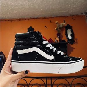 Sk8-Hi Platform Sneaker